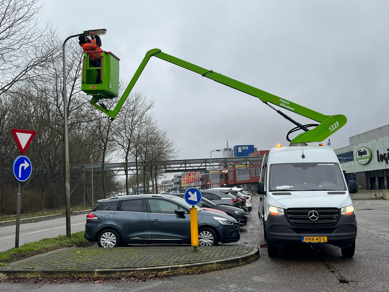 Nieuwe verkeerlichten installeren